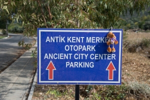 Sign saying 'Ancient City Center Parking'