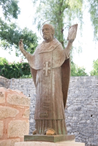 Statue of St. Nicholas looking a bit more like a saint